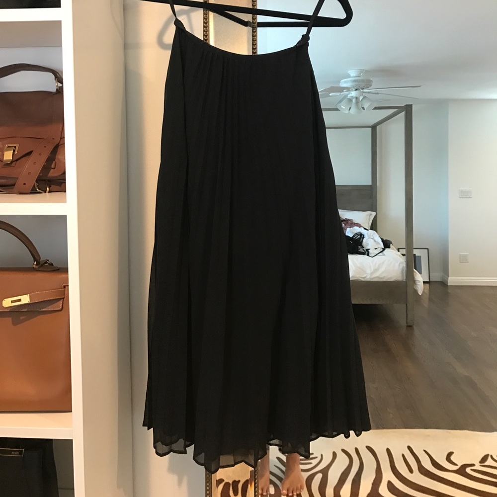 Aritzia babaton jude skirt. Black pleated skirt. Good condition.